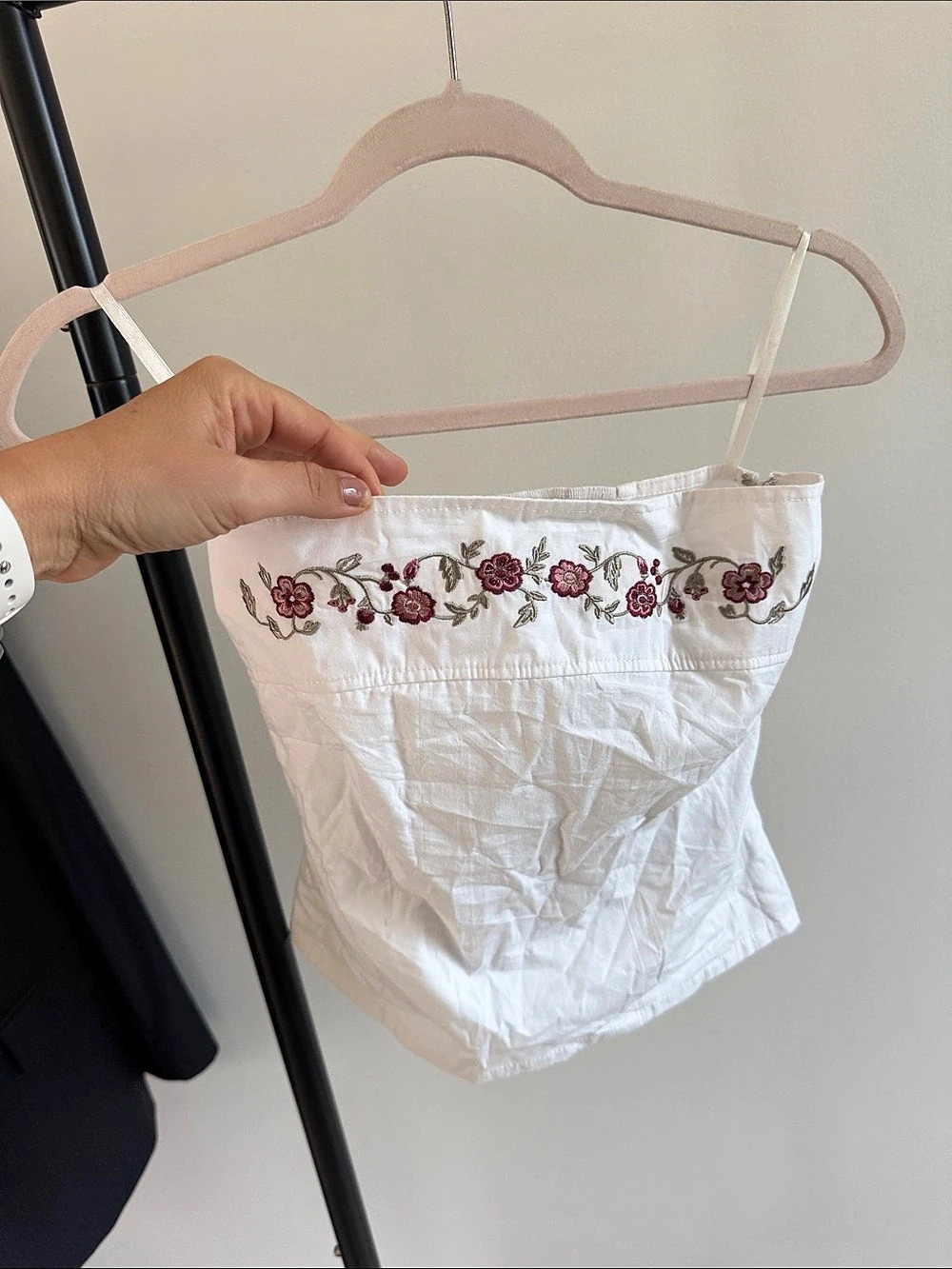 Motel Floral Embroidered Camisole in White Size XS NWT